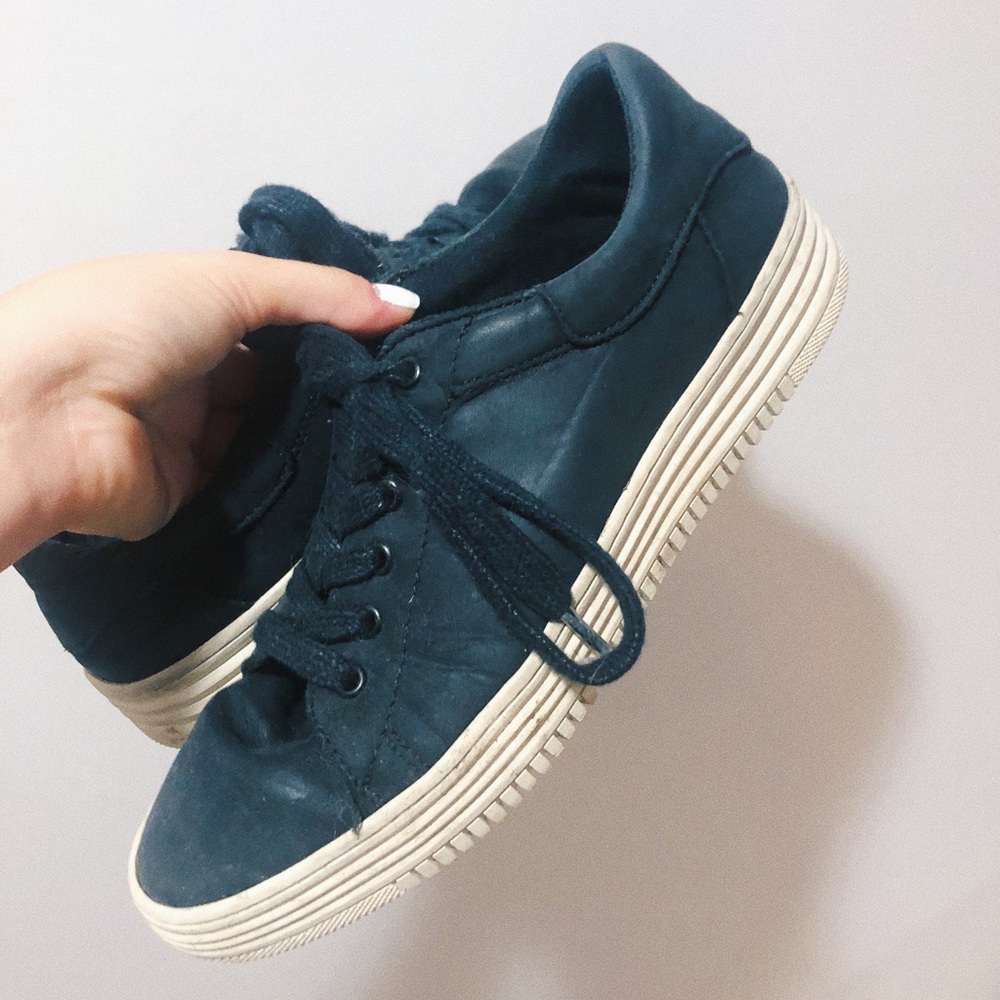 STEVE MADDEN SNEAKERS
